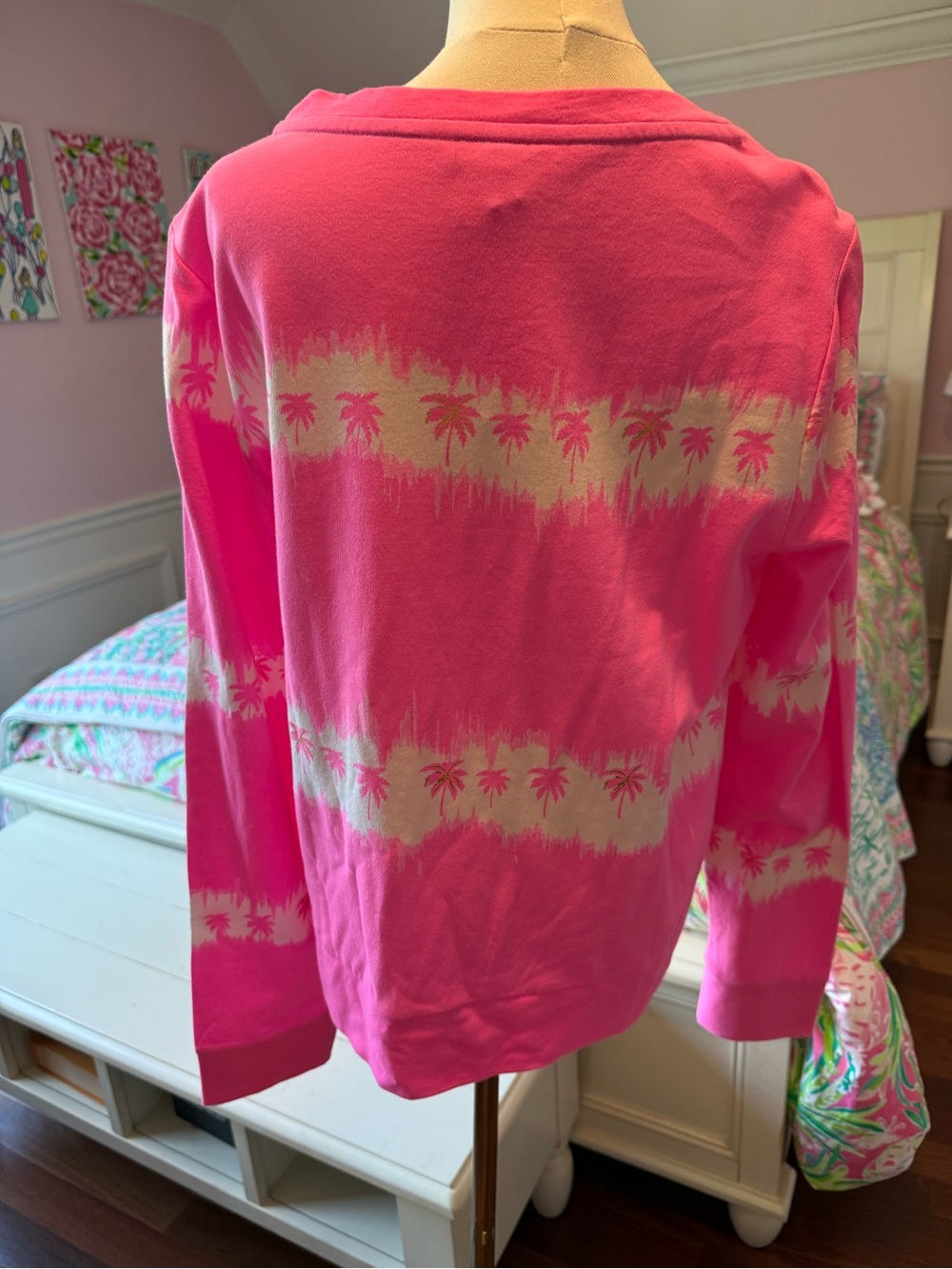 NWT Lilly Pulitzer Pink and Cream Palm-Print Tie-Dye Sweatshirt - Picture 4 of 5